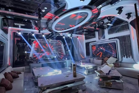 酒泉夜场迎新机遇 青春舞台绽放光彩